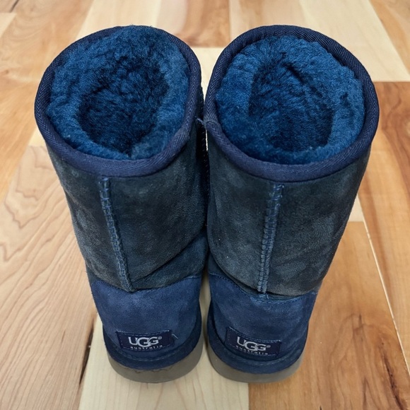 UGG Classic Short Sheepskin Shearling Boot in Two Toned Eve Blue - Picture 10 of 16
